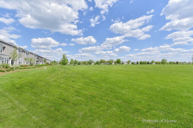 Building Photo - 557 Watercress Dr