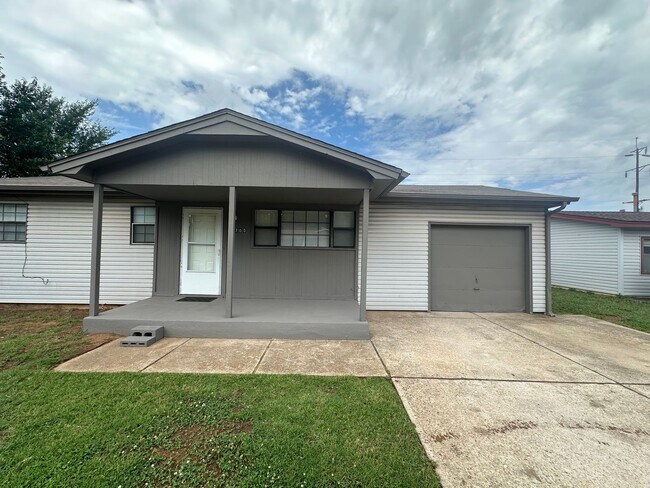 Foto del edificio - 3 bed, 1 bath, 1 car garage
