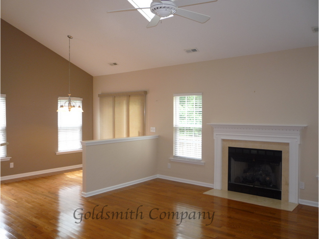 Building Photo - "Charming 4-Bed Orchard Farms Home with Elegant Hardwood Floors & Cozy Fireplace!"