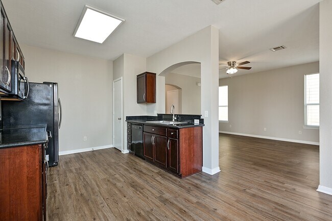 Foto del edificio - 4103 McFarland Dr