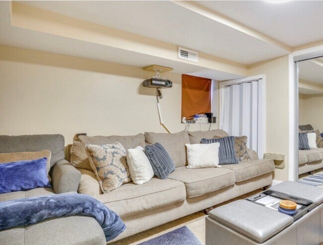 Foto del edificio - 4302 Woodlea Ave