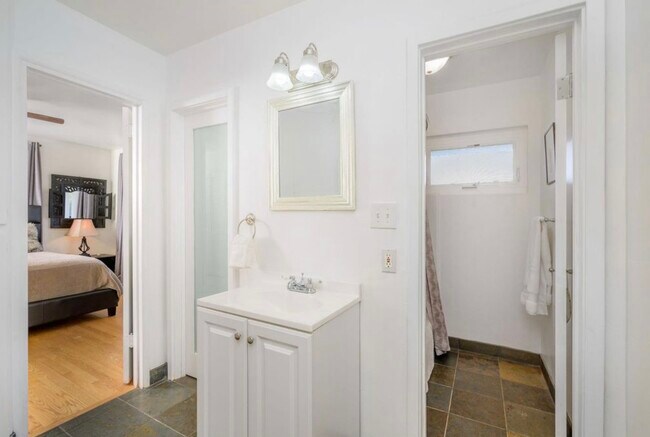 Building Photo - 1472 Orchard Dr