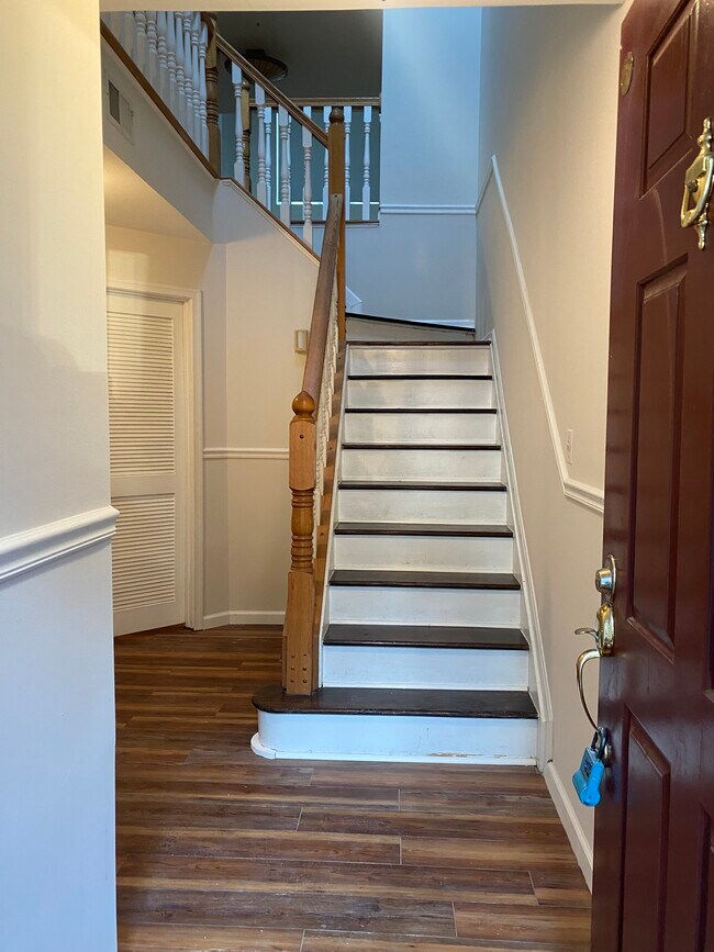 Front entryway - 469 Fortress Way