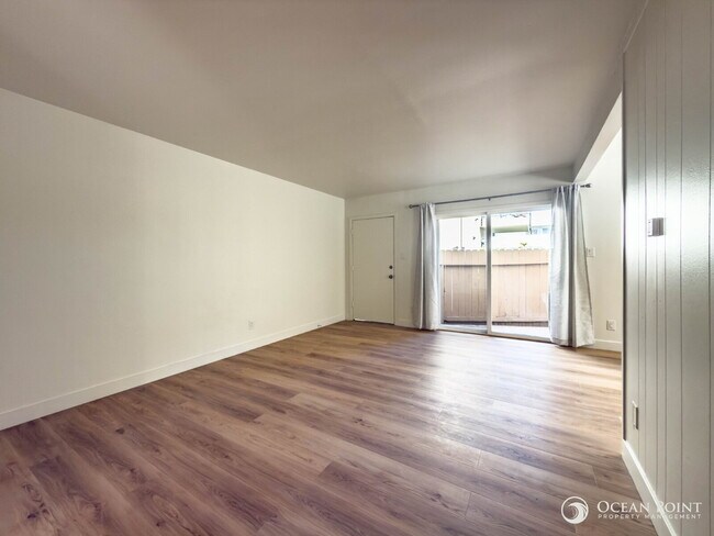 Foto del edificio - Newly Remodeled 2 Bedroom Apartment for Rent in Midtown Ventura!