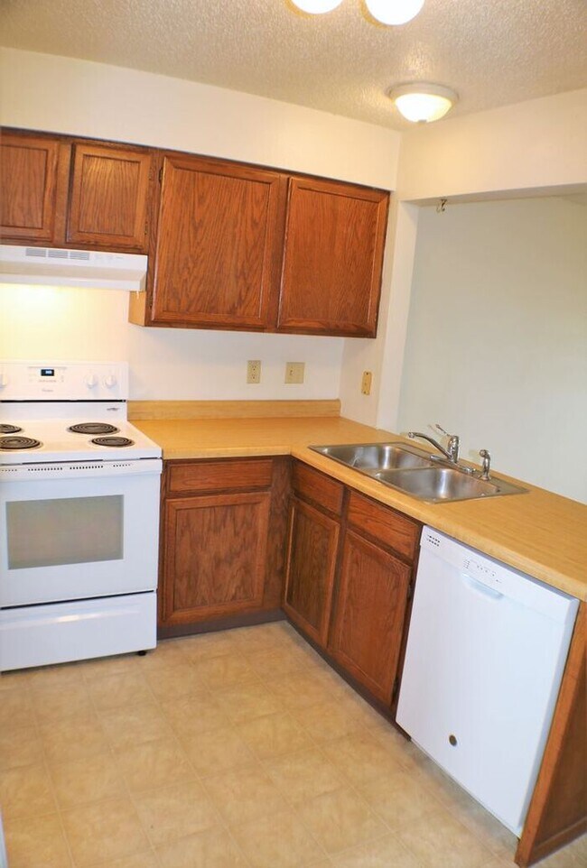 Foto del edificio - $1,100 | 2 Bedroom, 1 Bathroom CONDO | CAT Friendly* | Available for Immediate Move In!