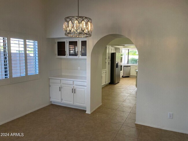 Foto del edificio - 839 E Meadow Ln
