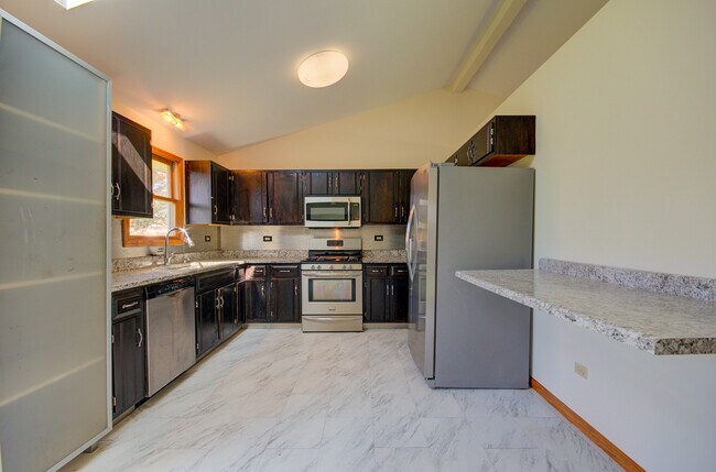 Building Photo - 1409 Gilray Dr