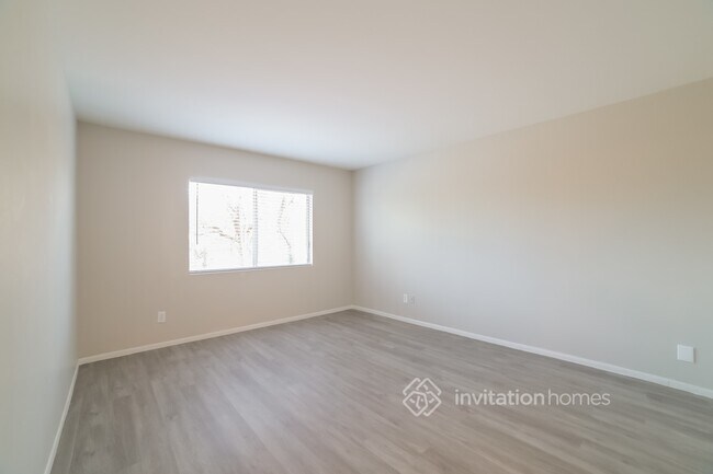 Building Photo - 4823 S Roberts Rd