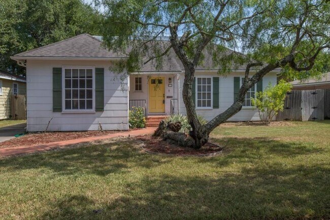 Building Photo - 333 Camellia Dr