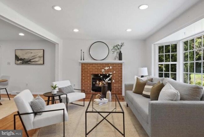 Building Photo - 6224 Thornwood Dr