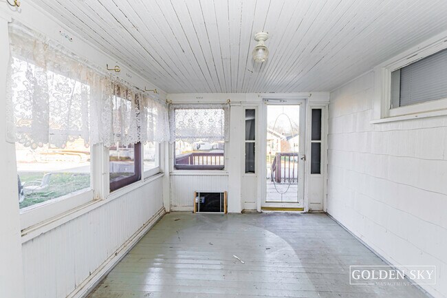 Building Photo - 1201 S Luick Ave