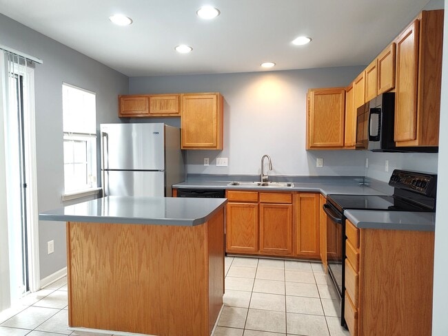 Foto del edificio - Pristine 2 Story townhome located in the Bennington Place Community!