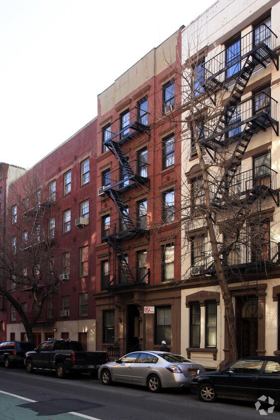 Primary Photo - 194 W 10th St