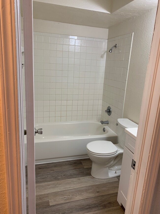 Building Photo - 504 Woods Dr
