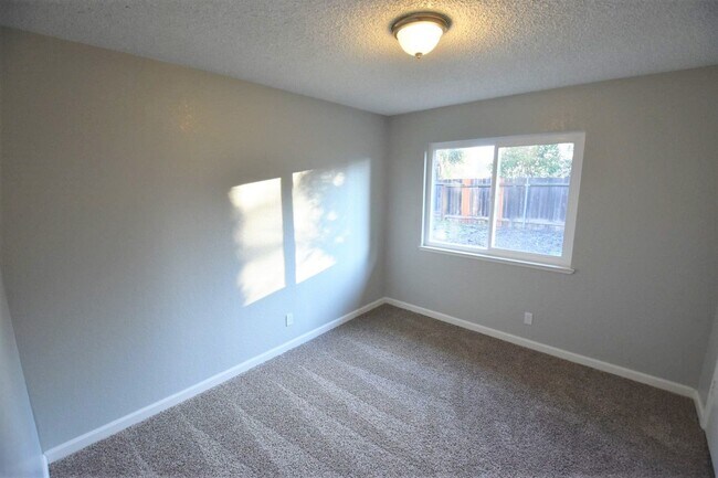 Building Photo - 3082 Montview Way