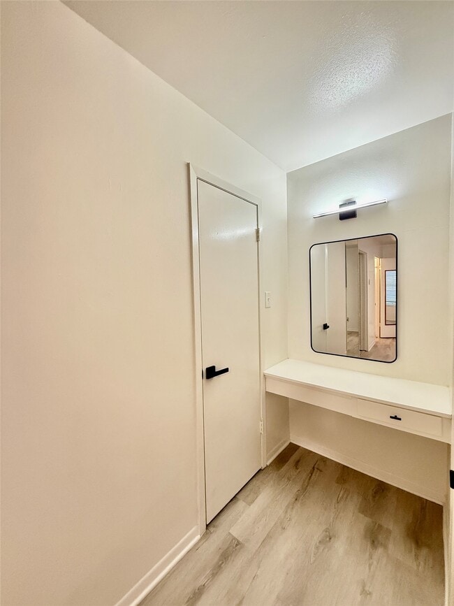 Building Photo - 6401 Skyline Dr