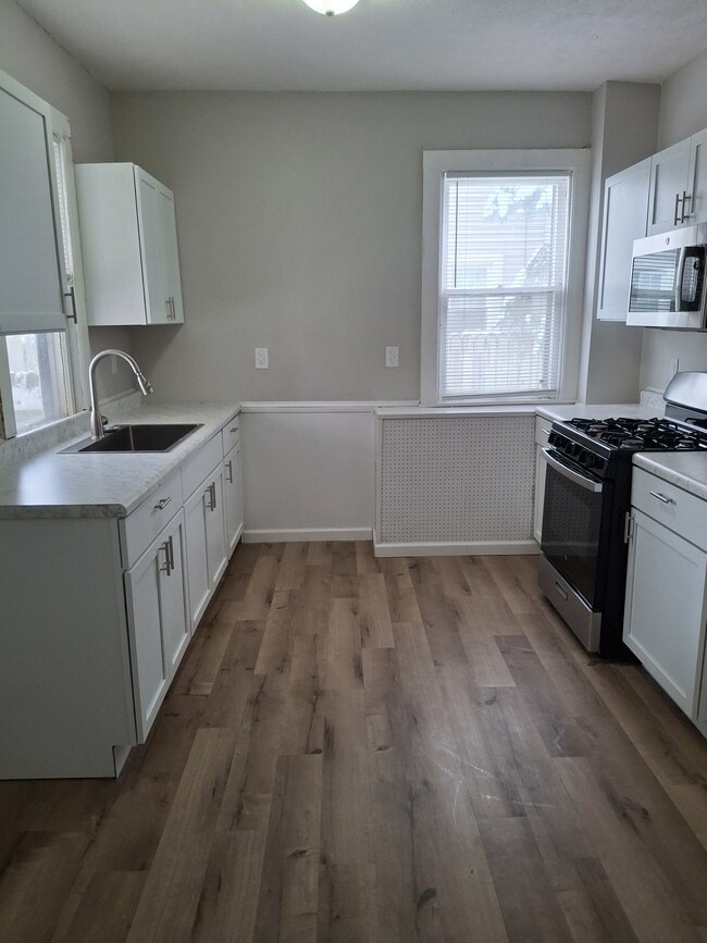 Building Photo - 913 E Washington St