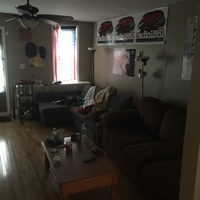 Foto del edificio - 5831 Woodcrest Ave