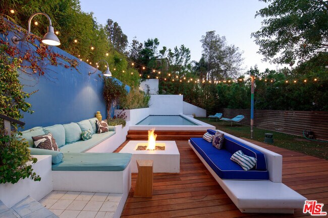 Building Photo - 1138 San Ysidro Dr