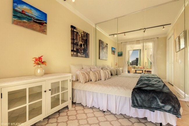 Photo - 1030 N State St Apartment