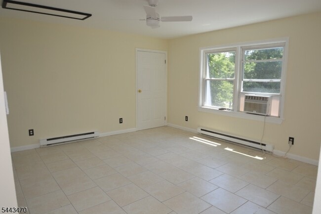 Foto del edificio - 14 Oak Ridge Rd