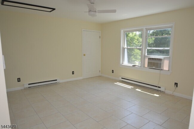 Building Photo - 14 Oak Ridge Rd