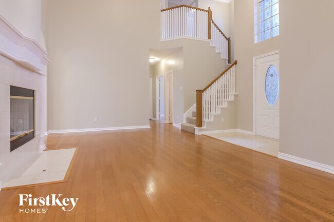 Building Photo - 3145 Waterside Dr