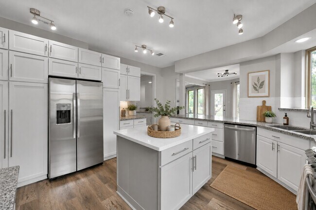 Foto del edificio - 13527 Summer Hill Dr