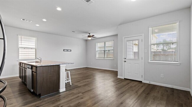 Foto del edificio - 22002 Sovereign Hts Ln.