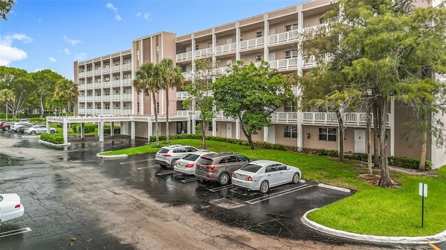 Building Photo - 8735 Ramblewood Dr