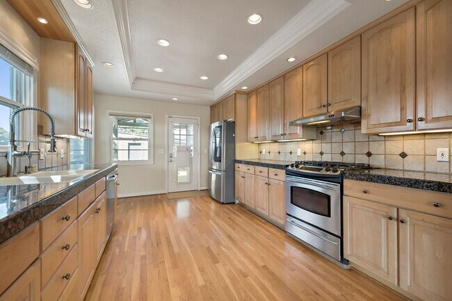 Building Photo - Gorgeous 3 Bedroom / 2 Bath Home on Corner...
