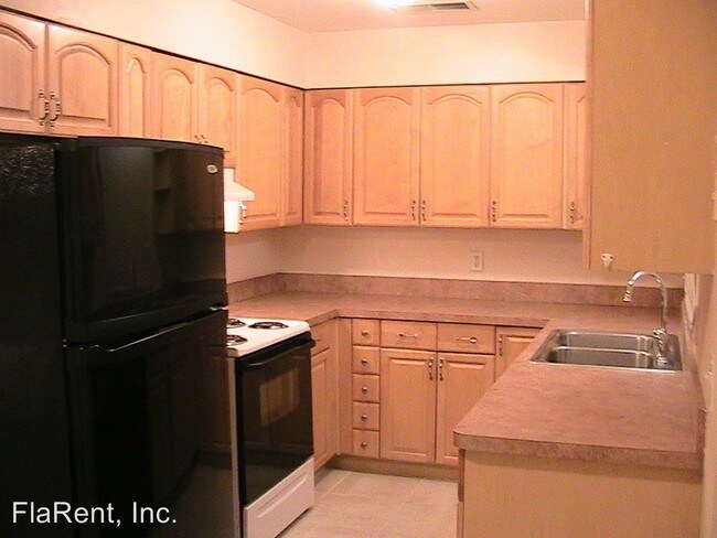 Foto del edificio - 3 br, 2 bath Apartment - 670 Iris Road