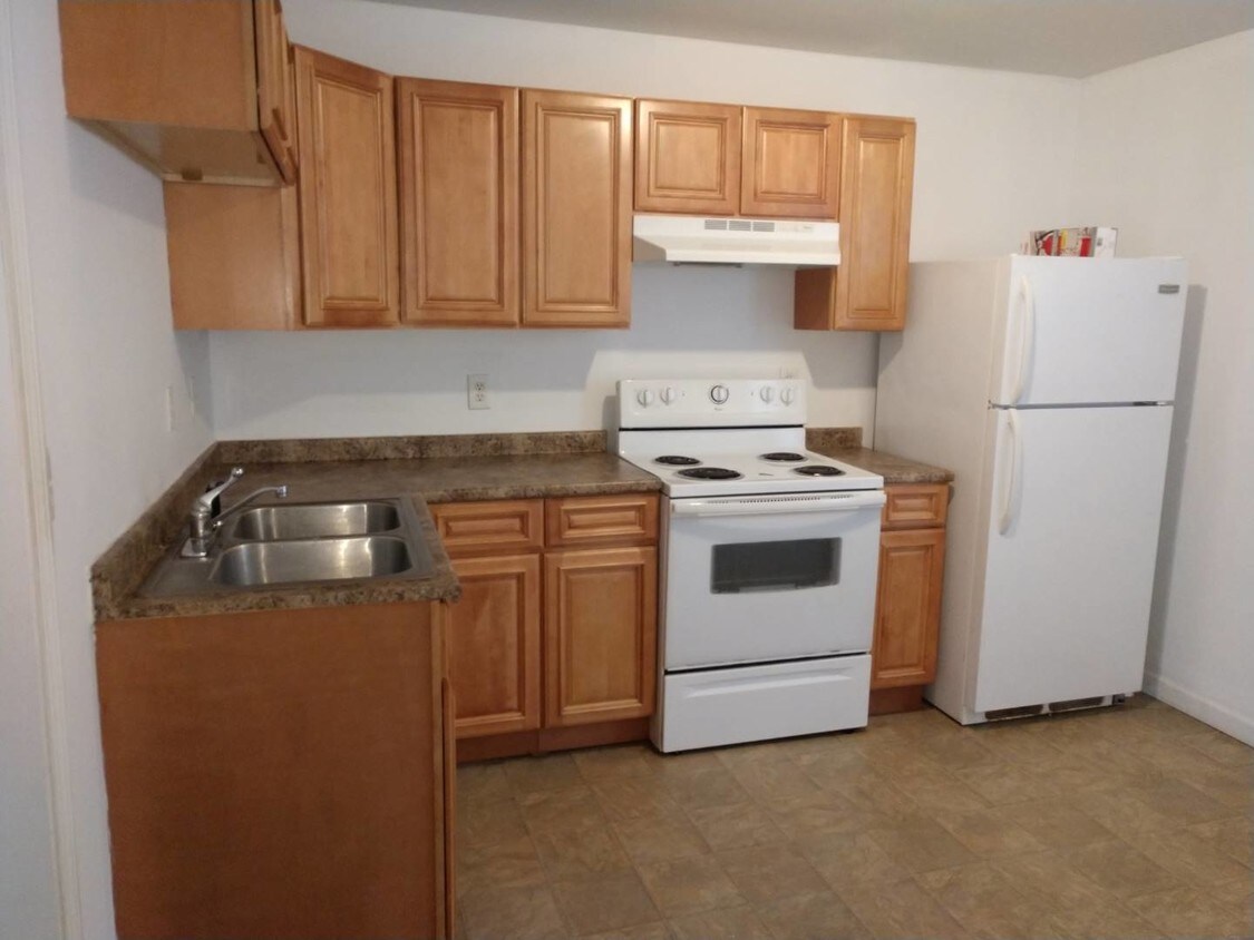 Primary Photo - 164 Maple Ave