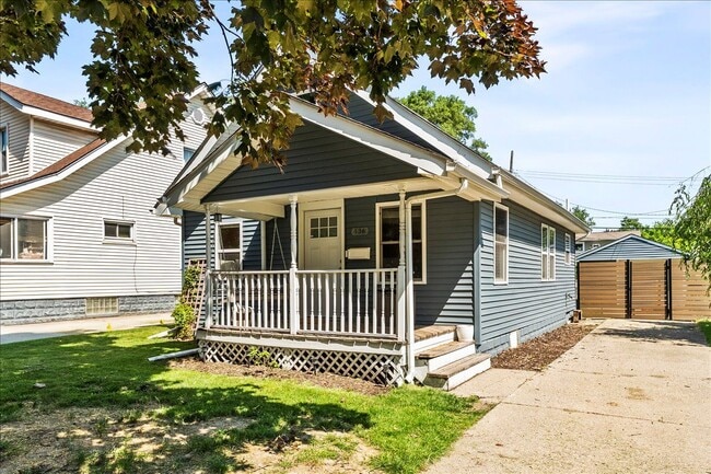 Building Photo - 136 W Mapledale Ave