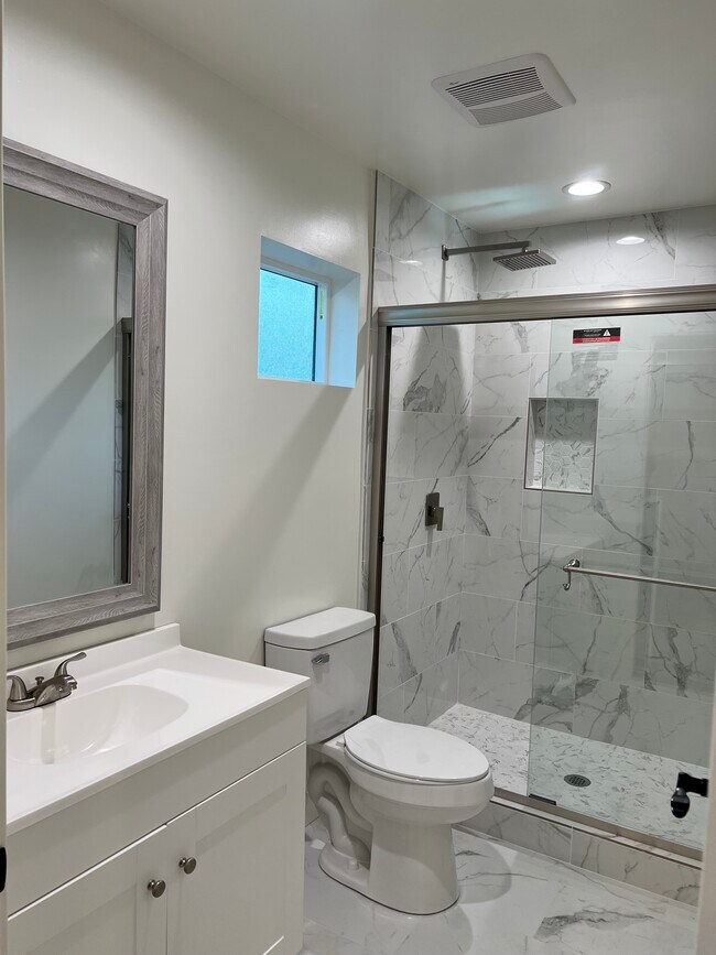 shower 1 - 16350 Ballinger St