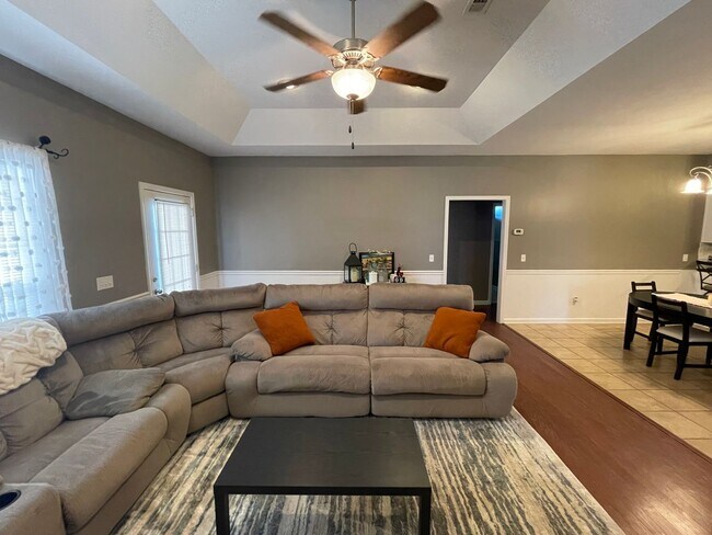 Foto del edificio - Wakefield Subdivision!  End Unit.