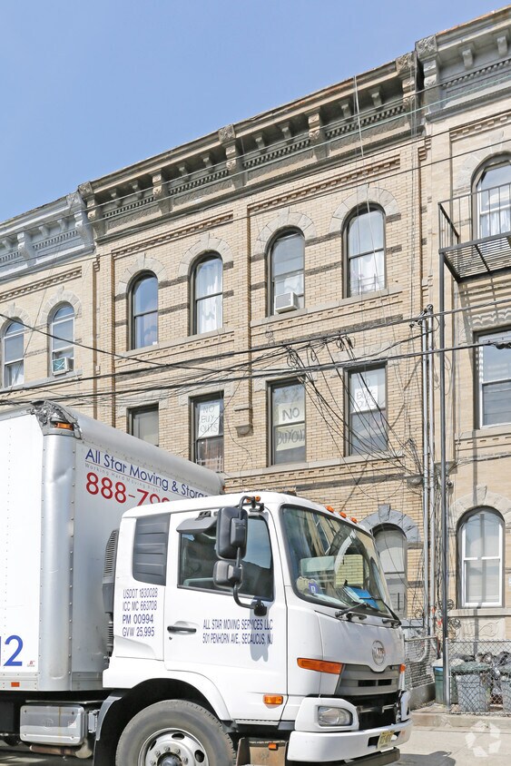 Building Photo - 297 Himrod St