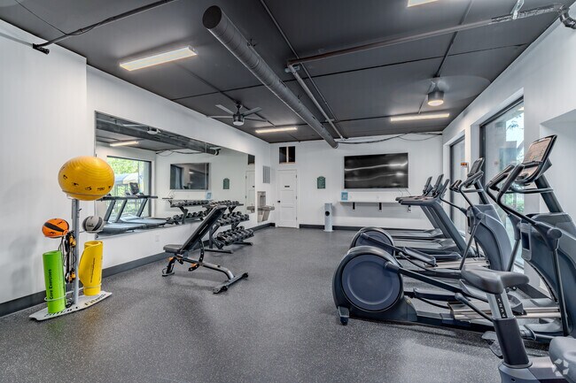 Gimnasio - Skyview Terrace (in-unit washer/dryer)