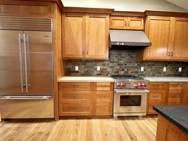 Foto del edificio - 3320 N Lake Dr