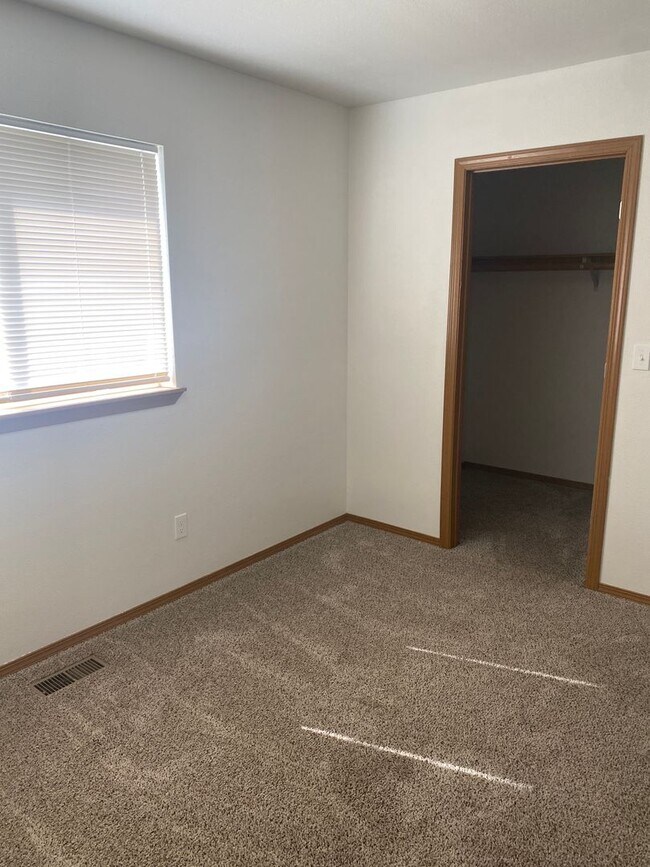 Foto del edificio - 1308/1310 W Lakeside Dr