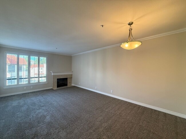 Foto del edificio - Beautiful 1B/1.5BA Upgraded Condo w/ Washe...