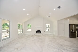 Building Photo - 6914 Evergreen St