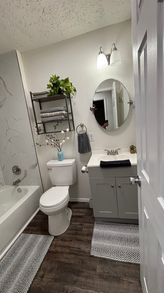 Building Photo - 863 Anahuac Ave