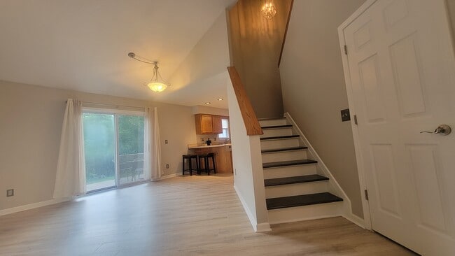 Foto del edificio - 615 Hilltop Terrace