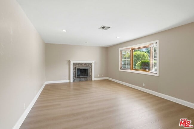 Foto del edificio - 6646 Franrivers Ave