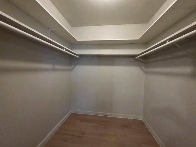 Foto del edificio - 701 E 45th St