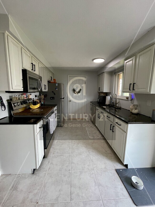 Foto del edificio - 5051 Bluffview Dr