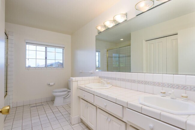 Building Photo - 3045 Trousdale Dr