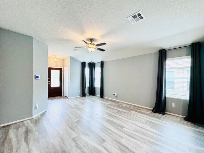 Building Photo - Where comfort and convenience awaits!