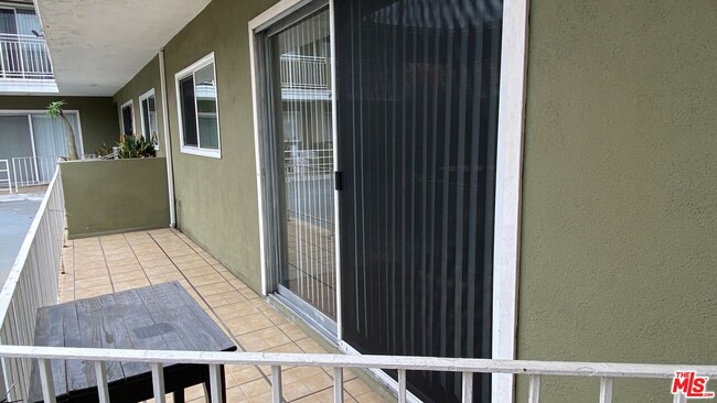 Foto del edificio - 443 S Wilton Pl